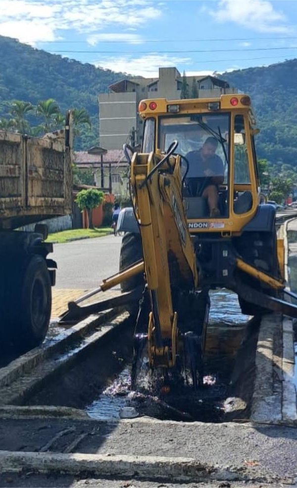 619682780 18503229355073227 3610934182177570917 n 600x985